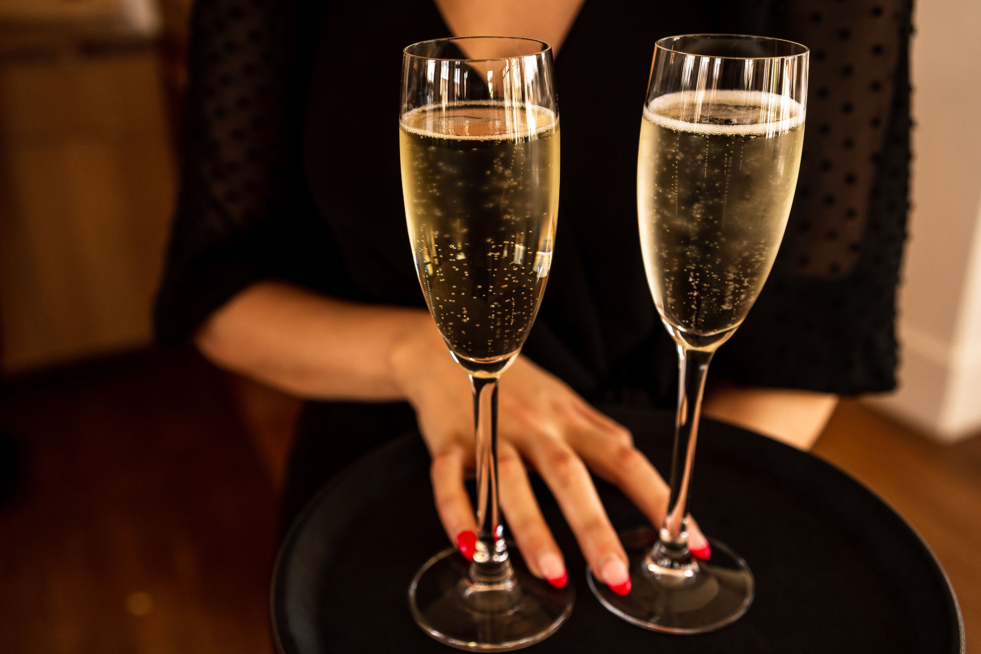 2 champagne glasses for the newlyweds