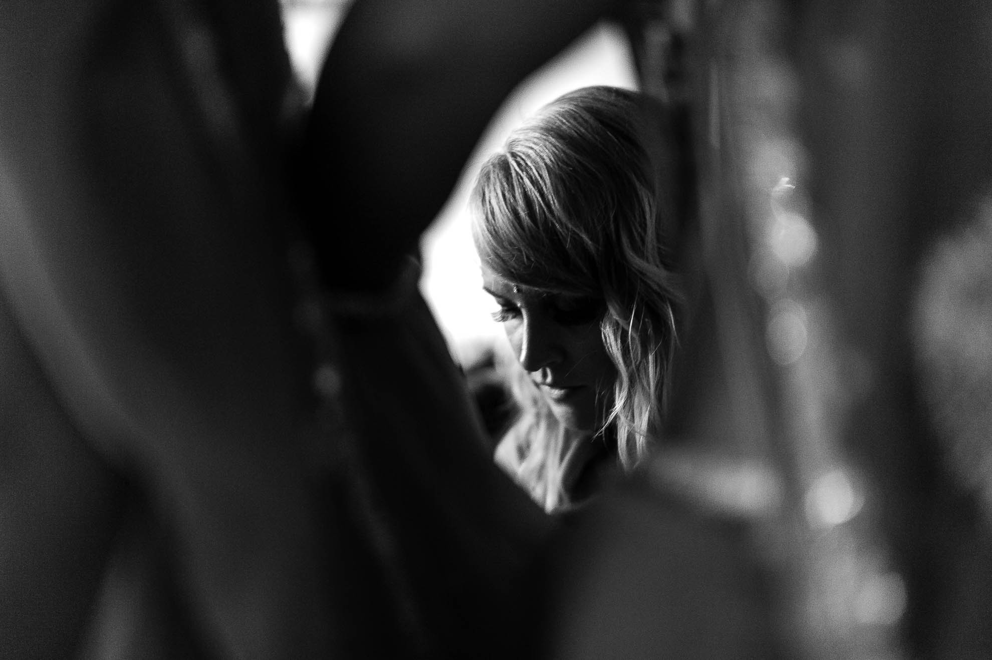 Bridesmaid puts on her dress