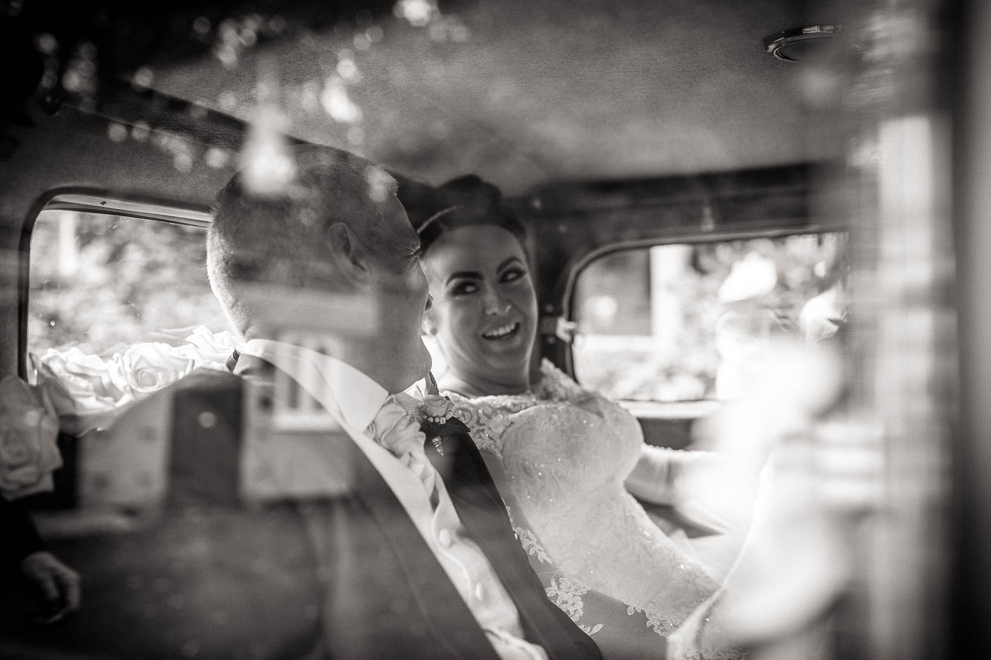 bride arrives in car 