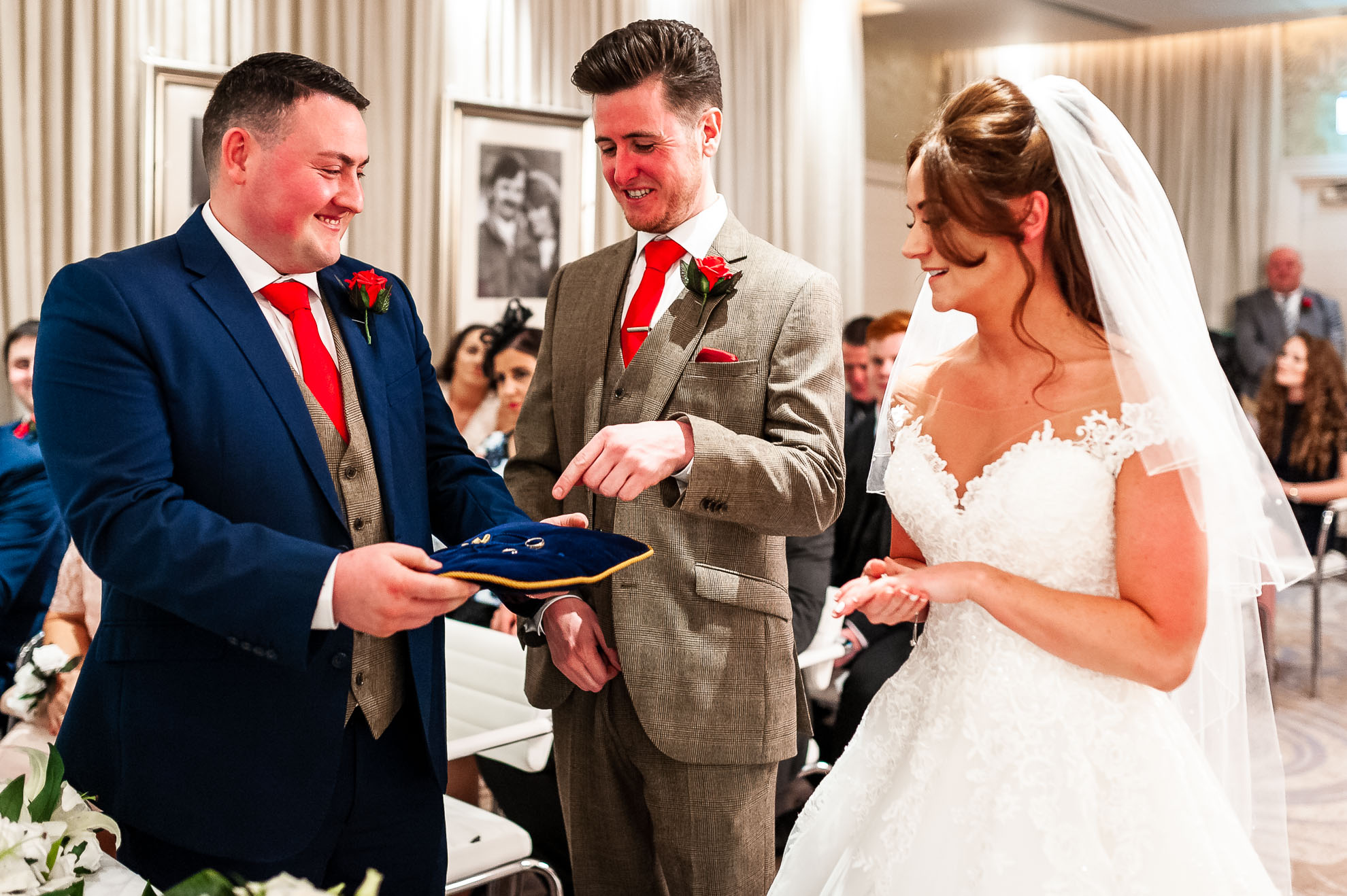 Best man gives rings to groom