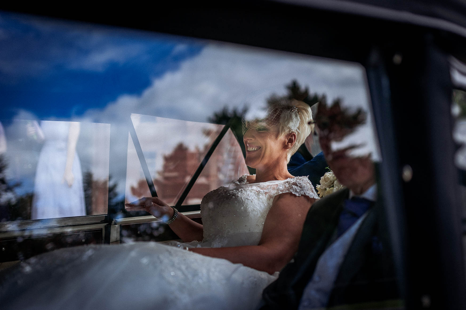 Bride arrives in wedding car