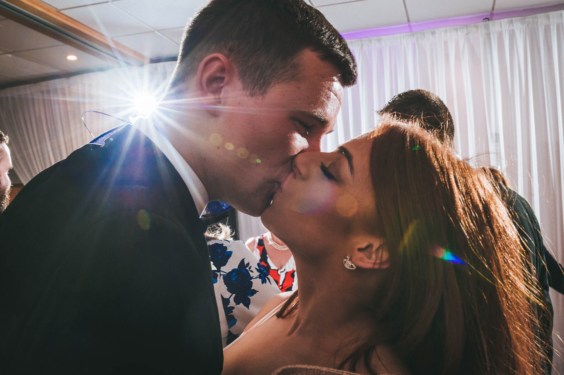 Guests kiss on dancefloor