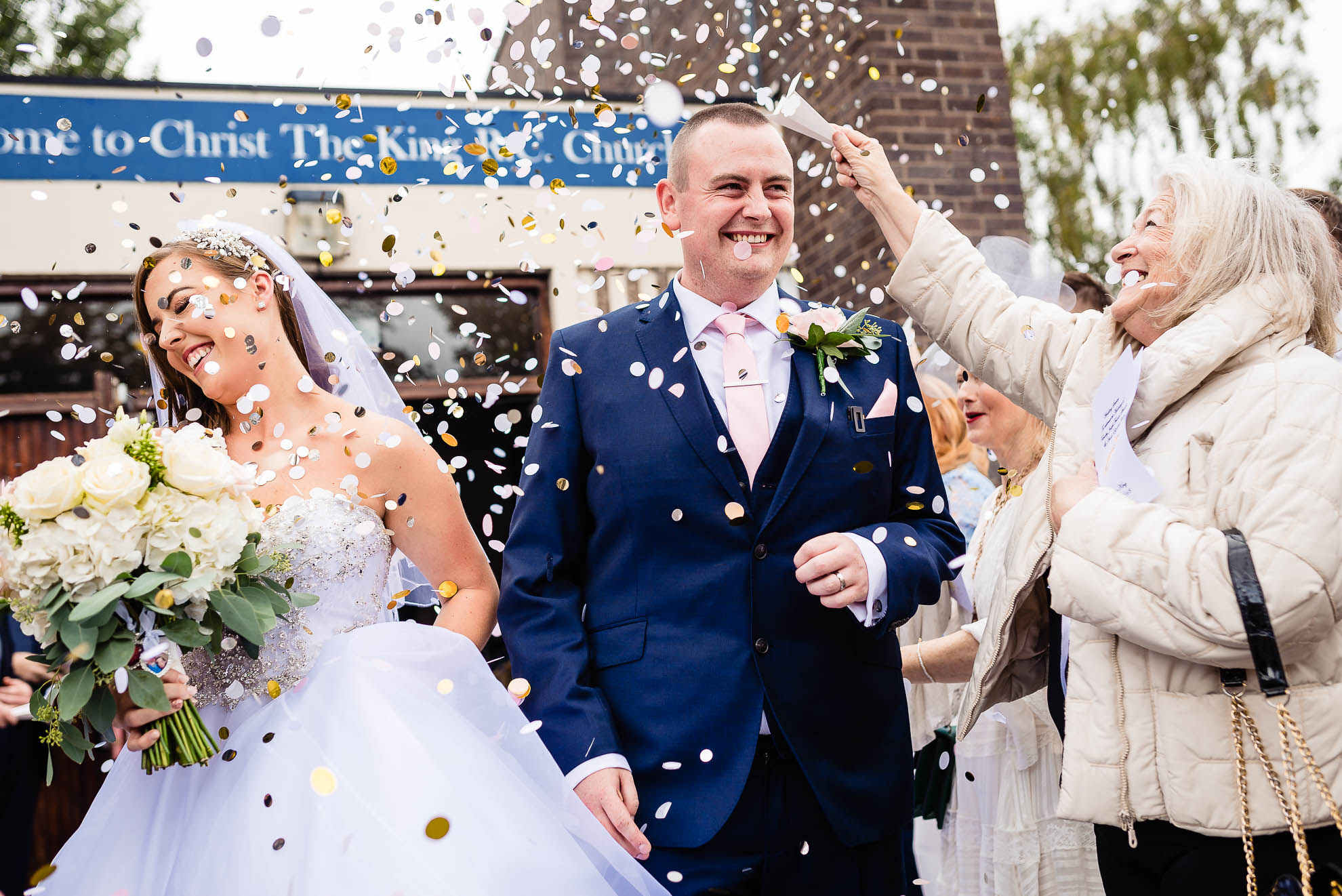Bride and groom confetti throw