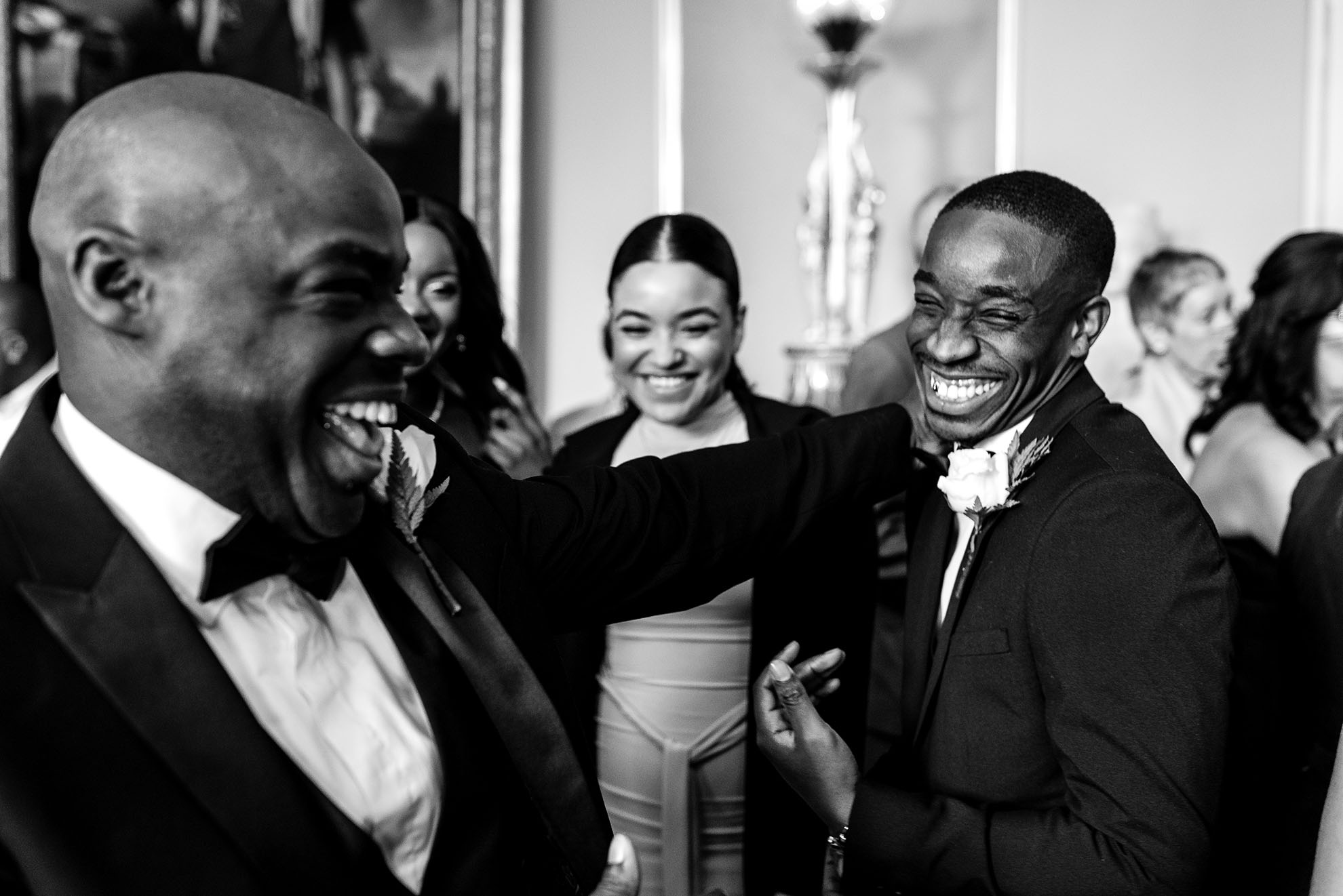 Best man shares a joke with a groomsmen