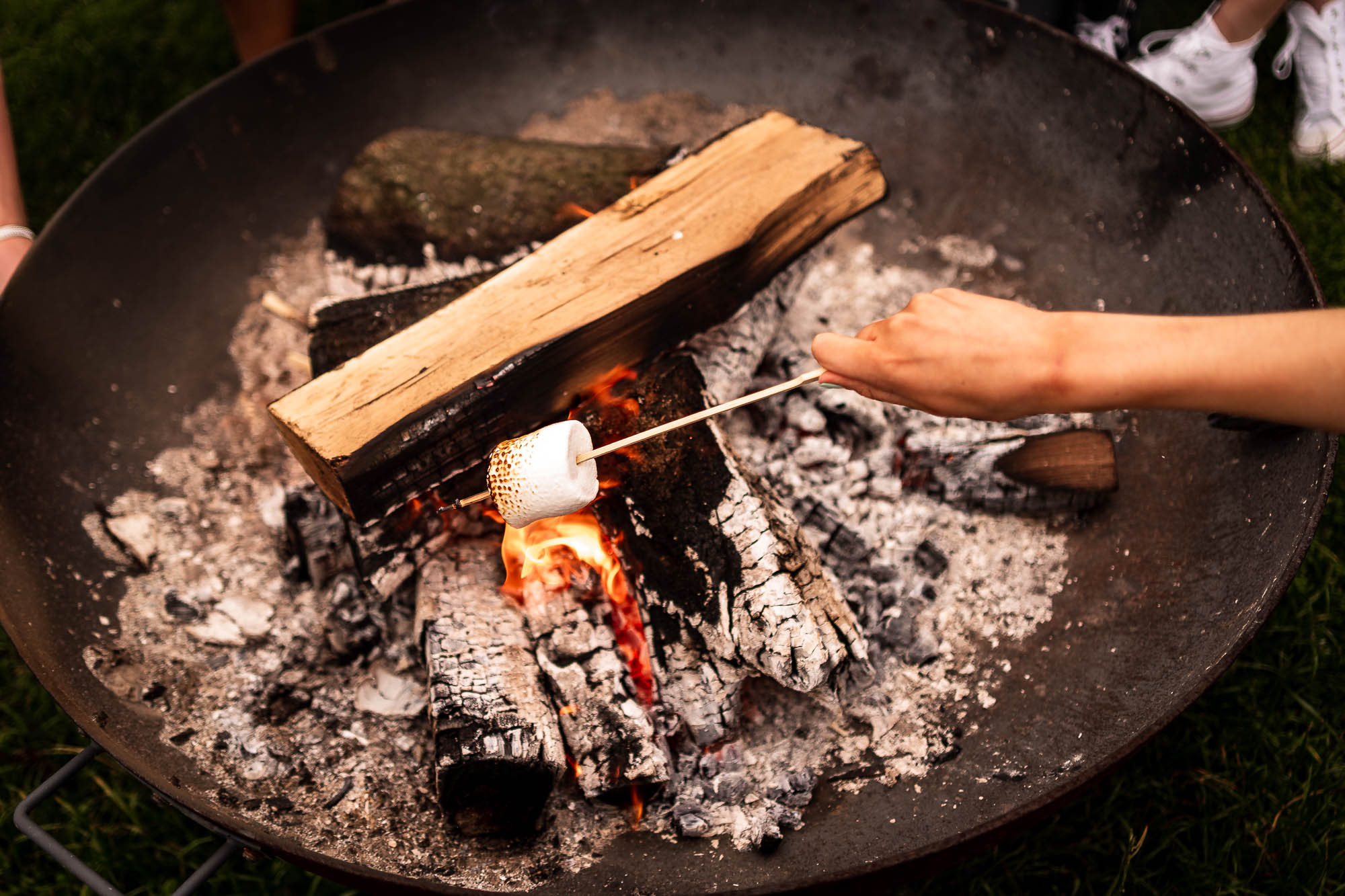 Guest toasting mardhmallow