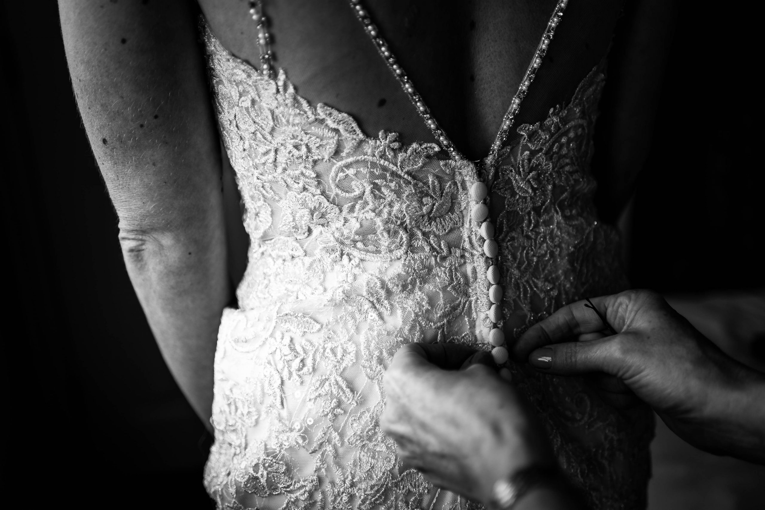 Mother of the bride buttons up brides dress