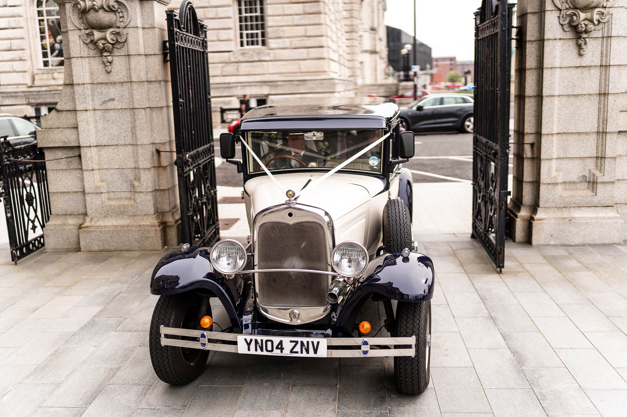 Wedding car arrives at The Liver building