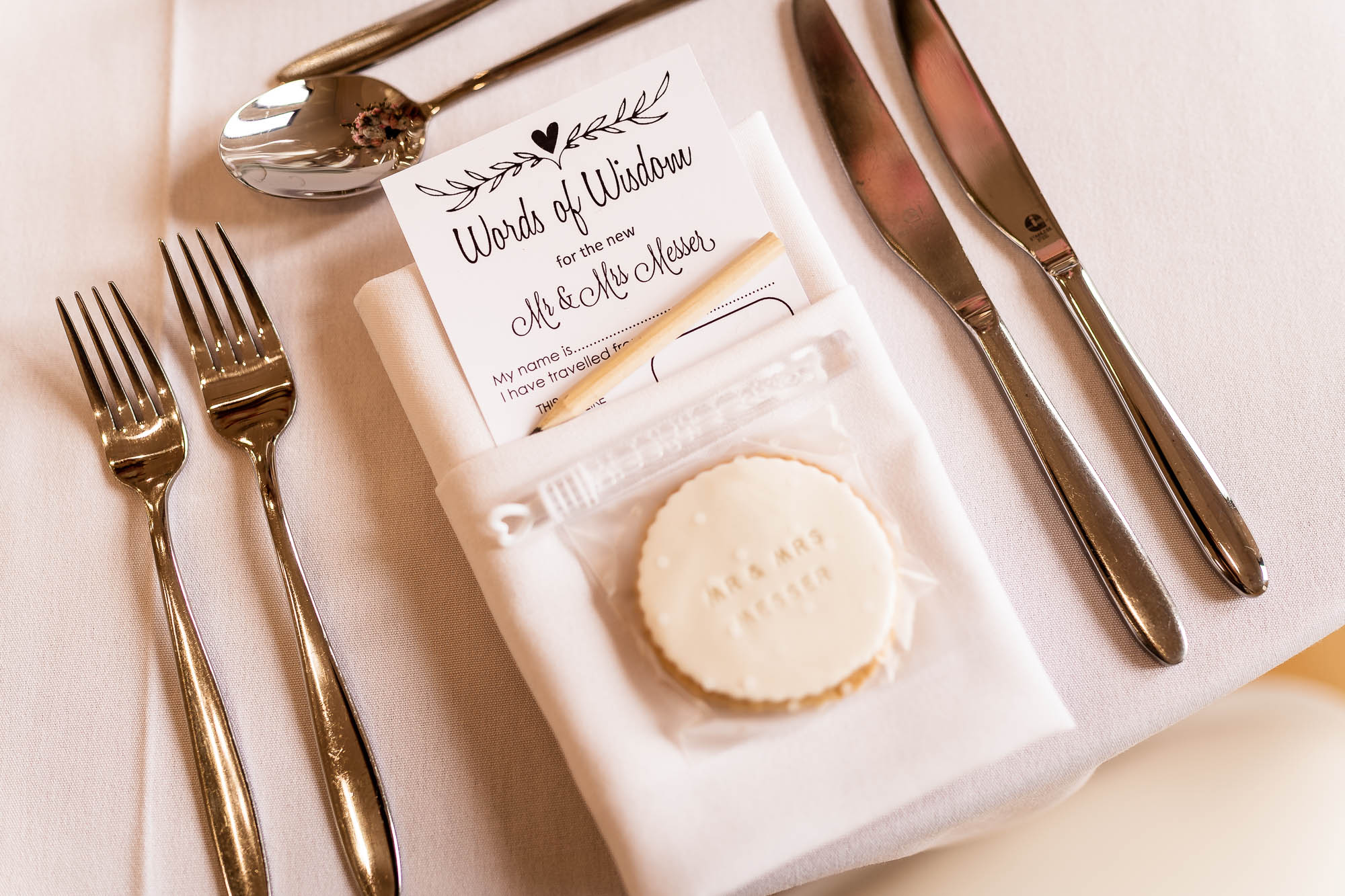 Guest table placing